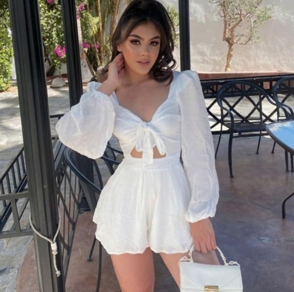 ɴᴡᴛ ʜᴏᴘᴇ's Swiss Dot Tie Front Lace Up Back Romper - Picture 3 of 7